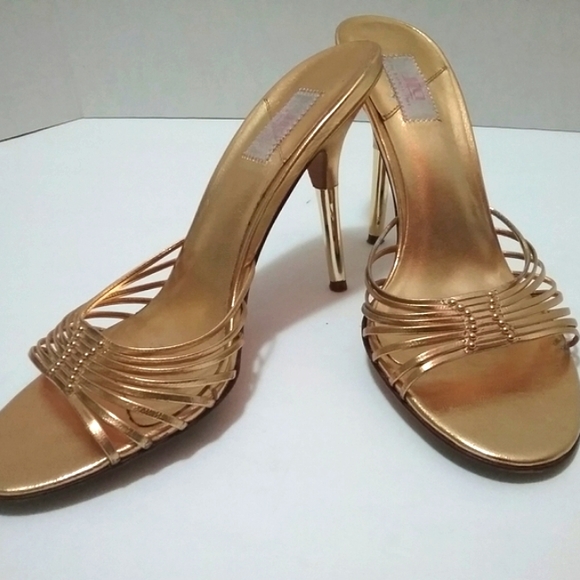 JLO Metallic Gold Leather Slip On Heels - Picture 5 of 8